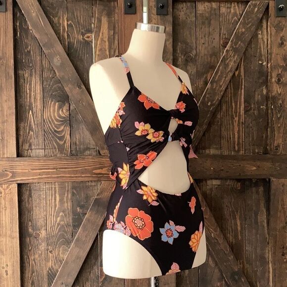 ModCloth sophia one piece black retro swimsuit - Picture 4 of 13